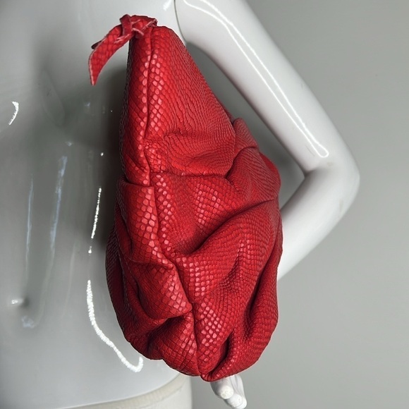 Gino Snake Embossed Extra Large Red Leather Scrunched Zip Clutch Bag - Picture 7 of 10